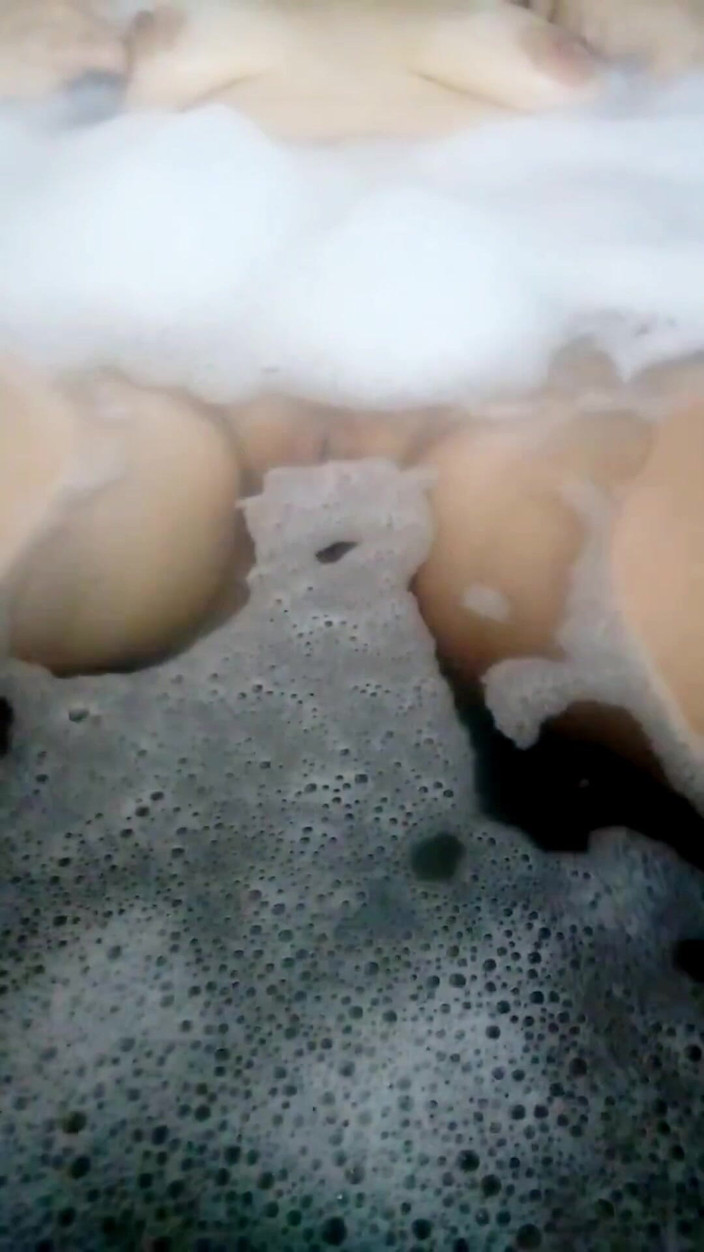 Maturecouplex: Mature Wife Bath Time, Orgasm, Fingering