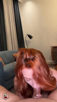 POV-style blowjob! Sie lutscht mich, bis ich in ihrem mund explodiere! Riesige ladung