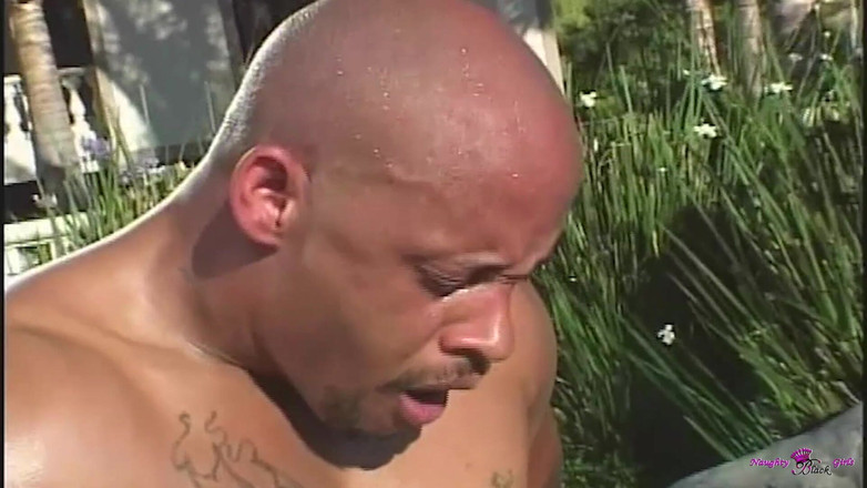 Naughty Black Girls: Die versaute rothaarige Katja Kassin ist bereit, einen steifen bbc...