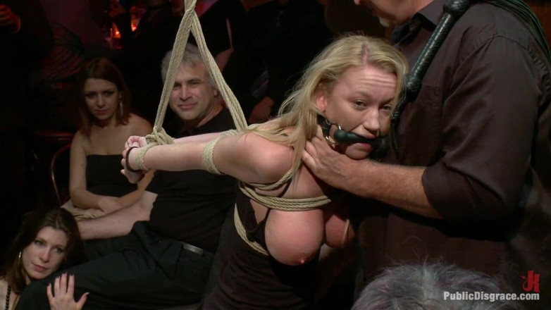 Public Disgrace by Kink: Bocado, mas sexy como o inferno