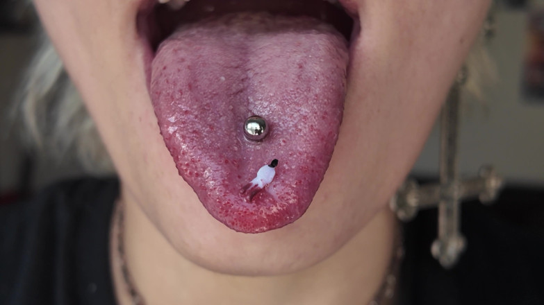Glitterqueen1999: 4K - Gergasi Penectomy - Lelaki Kecil Dalam Makanan Saya