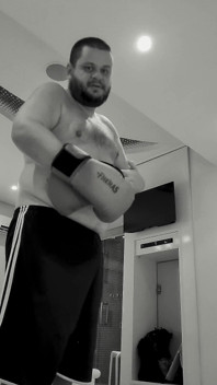 (sudut pandangan pertama) Bear Boxer mendominasi awak
