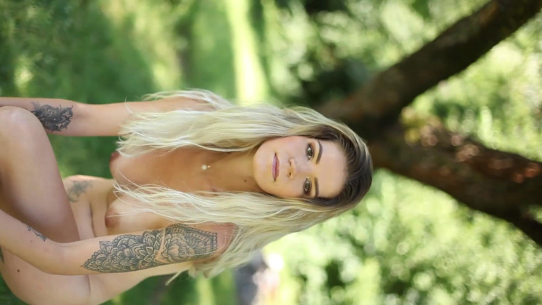 XCZECH: Bella daniela che mostra il suo bel corpo in estate