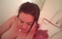 Sexy NEBBW: Une BBW sexy prend une douche