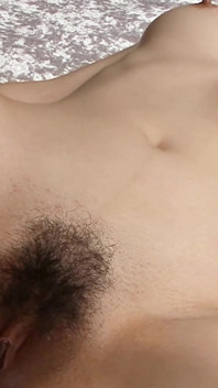 Schönes japanisches mädchen mit netz dessous zu dritt gefickt