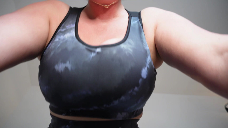 Sasha Curves: 巨人とヨガ