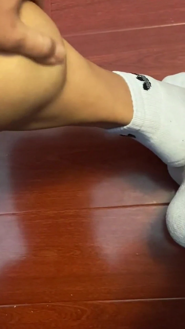 UnderXiaoQiang: Showing off My Leg Muscles