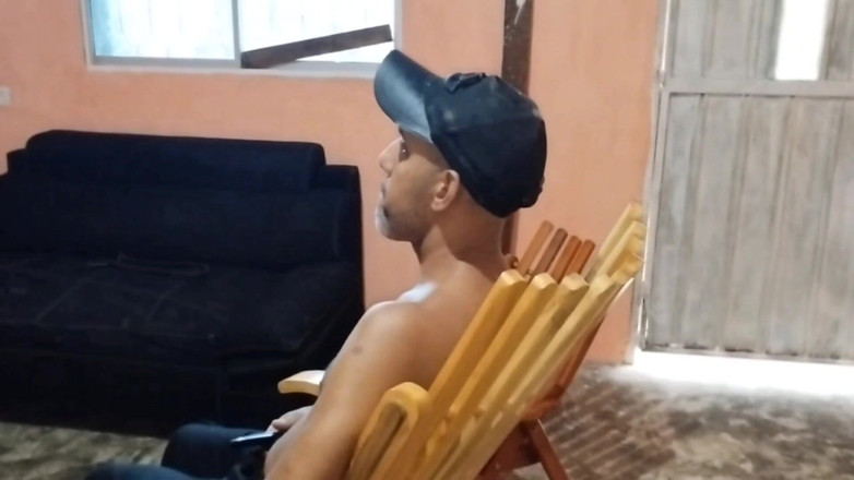 Adribella69: Мій вітчим спіймав мене на відеодзвінку, я зробила йому смачний мінет, а потім трахнула мене своїм великим членом, щоб я не сказала своєму