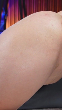 Büyük dildolar azgın deliklerimi sikiyor