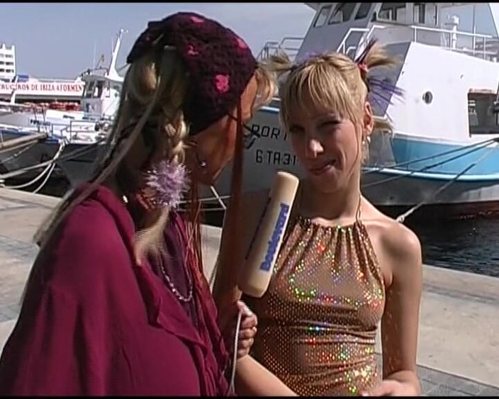 Deutsche Camgirls: Blonďatá teenagerka si ráda hraje se svou anální dírou u...