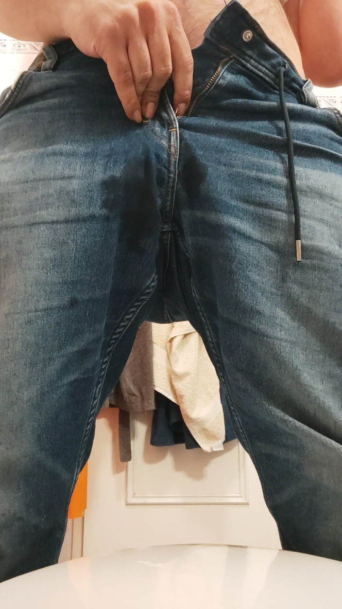 SmokedAlloy2: Dirty, Smelly, Playing on Wc and Jeans Pissing