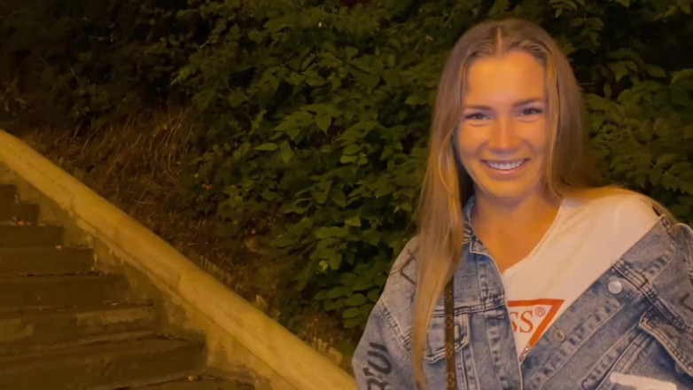 Mary Rock: Blowjob on the Street of Budapest