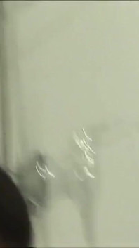 Skin Twink domine une nouvelle éjaculation excitée dans les toilettes