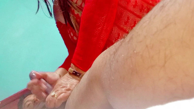 Sofixxx: Milf coloca a camisinha em mim para que eu possa...