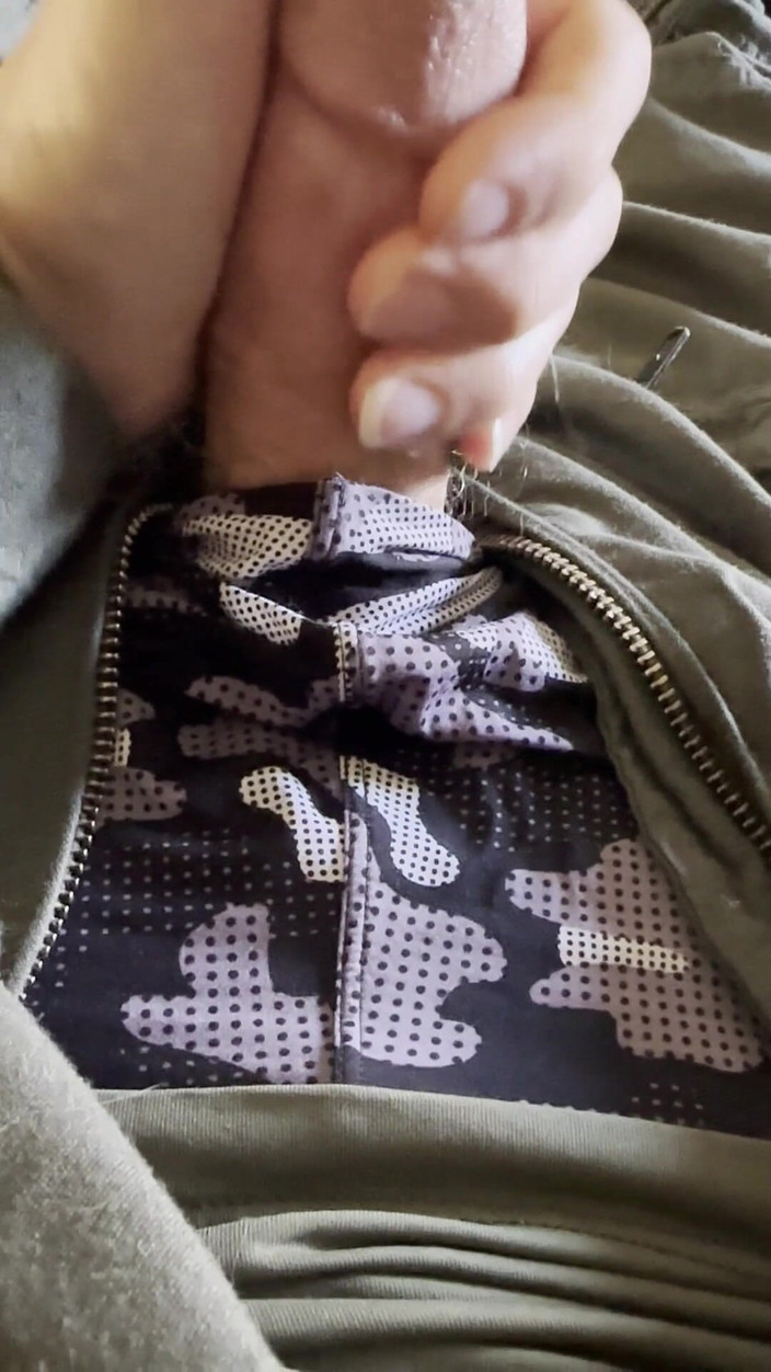 Gay Soldier Stuff: 和我一起玩热辣的撸管，我穿着飞行服背靠背射了4个负载 - 这显示了其中2个！！