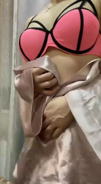 Fluffy bun: Hot bitch undresses pink dressing gown