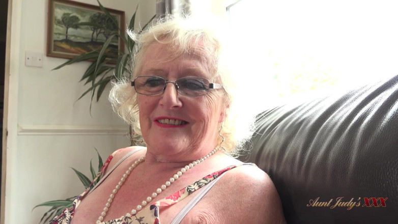 Aunt Judy's XXX: AuntJudysXXX - Your Horny GILF Landlady Mrs. Claire Lets You Pay...