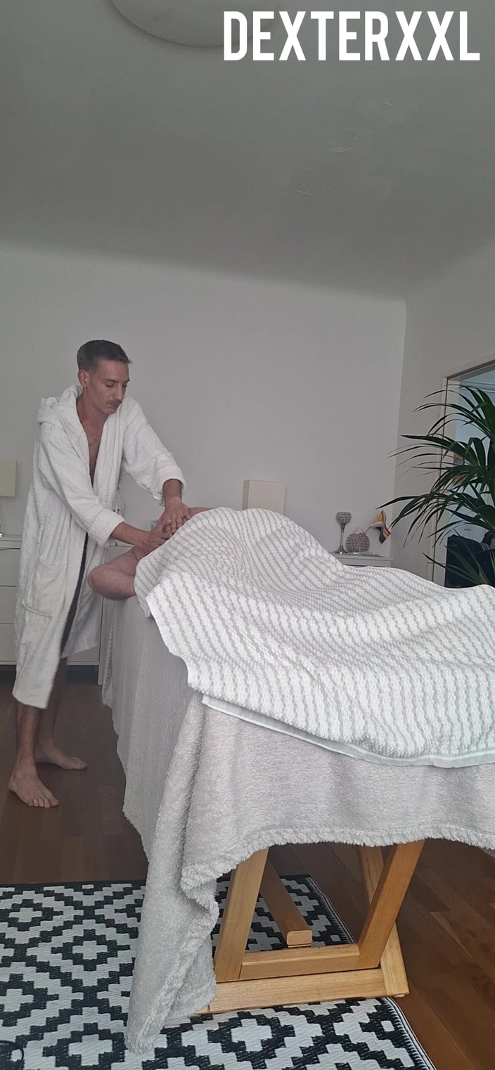 Dexterxxlfun: Litly Sensual Massage with Hard End.skinny Vs Chubby. Hardon Dick