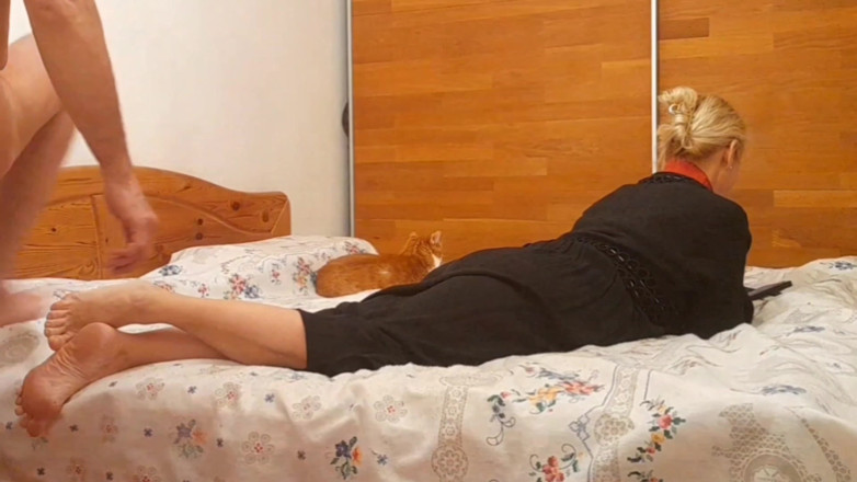 Selena701: Amatör Sarışın Eş Seksin Tadını Çıkarıyor