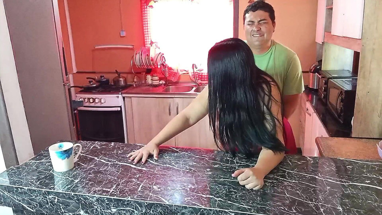 BBW Kelly Mom: La Mia Matrigna Calda Viene Divorata in Cucina - Rea Scopata...
