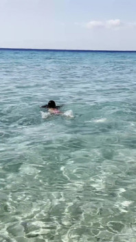 Monika Fox Nada En El Mar Caribe Y Posa Desnuda En Los Arrecifes