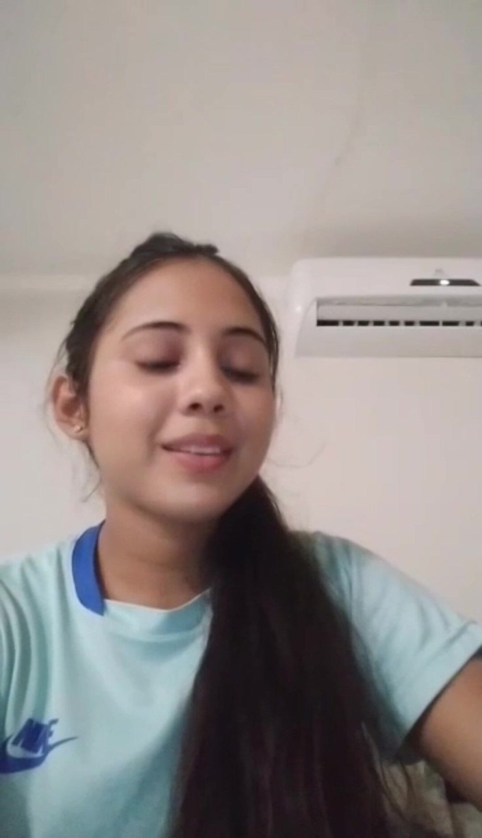 MehwishAly: Desi Girl Showing Her Body in Bedroom