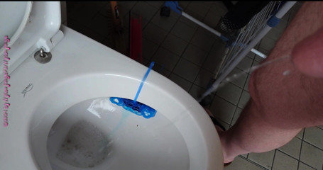 Carmen_Nylonjunge: Full bladder in the morning ** piss **