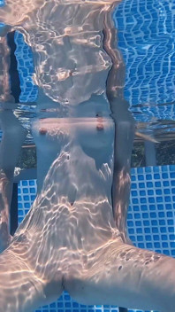 Underwater Jerk off