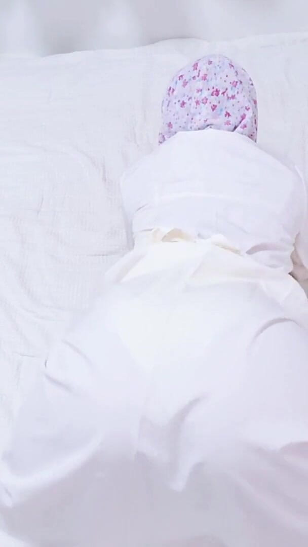 LittleMuslim: Une Malaisienne En Hijab Taquine Avec Abaya La Blanche Exhibe...