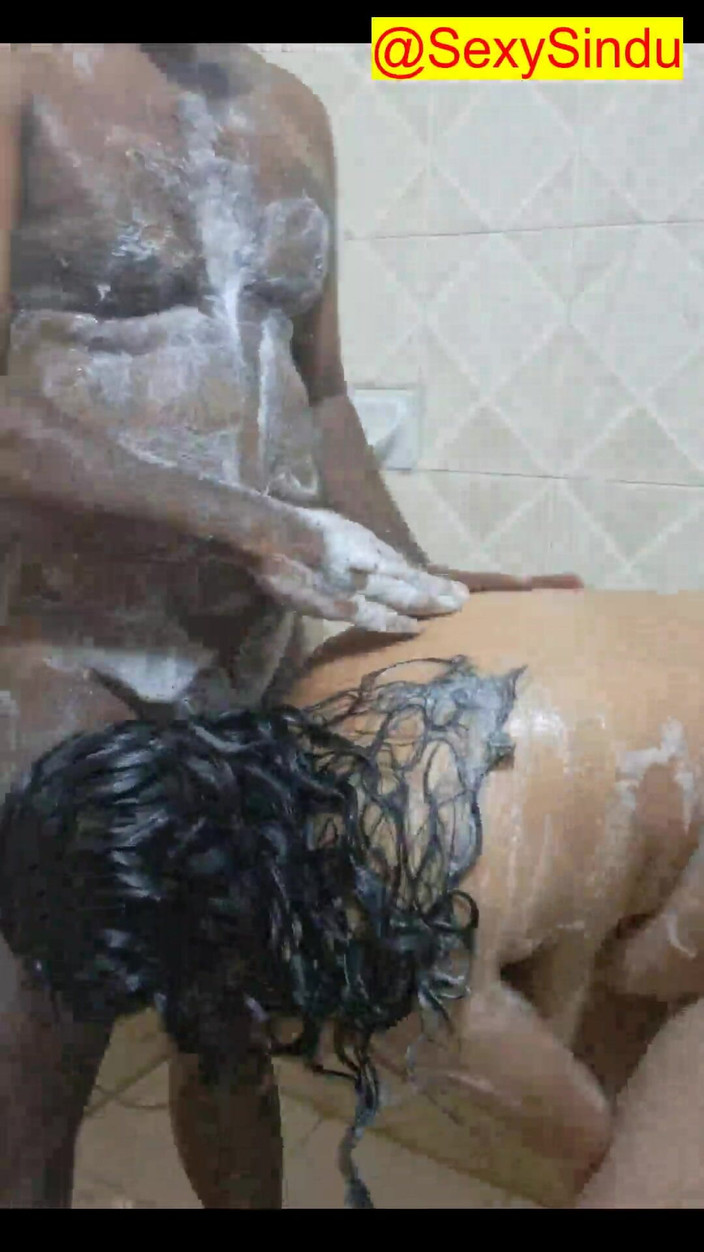 Sexy sindu: Couple, baiser torride dans son bain
