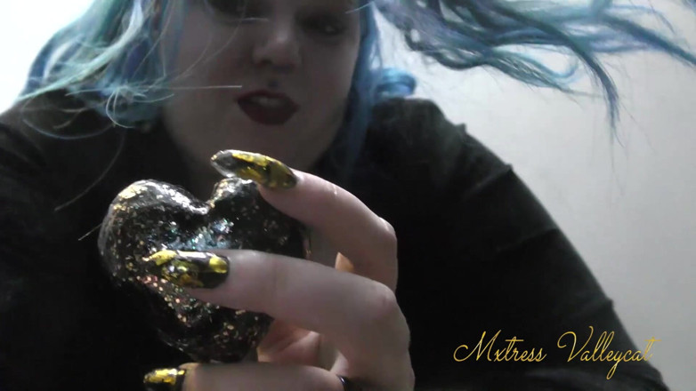Mxtress Valleycat: Gothic goddess stomps on your heart