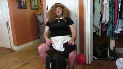 BBW nurse Vicki adventures with friends: Naughty maid Brittney forgot her lipstick in car is made...