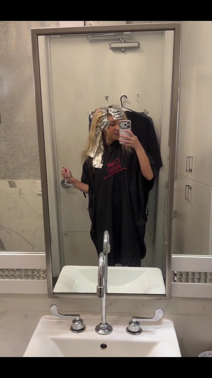 Tiffstreatsxoxo: Hari Rambut Dewi, Jadi Ofc Saya Terpaksa Merakam Video Kencing!!...