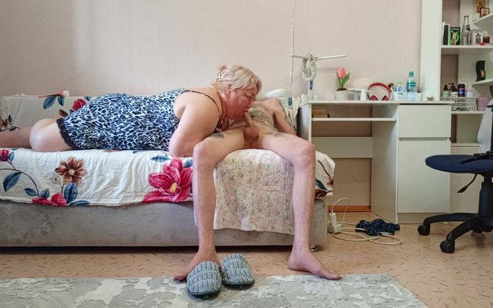 Zona901: Une belle-mère suce une bite et se fait éjaculer dans la...