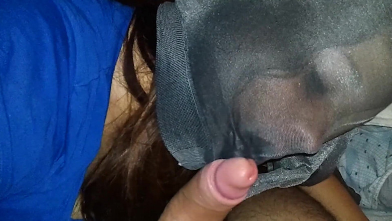 Nylon Xtreme: Gümüş naylon külotlu çorap maskeli oral seks