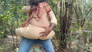 Inba: Pelajar Kolej Berkongkek Di Luar