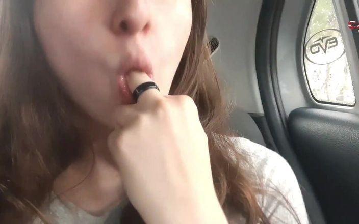 Kndy Kmille: Uber si gadis remaja sange lagi asik masturbasi di depan...