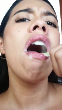 Le Brossage De Dent De Sperme Le Plus Coquin De Tous Les Temps !