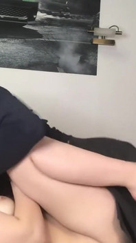Femboy kız arkadaşını sikiyor