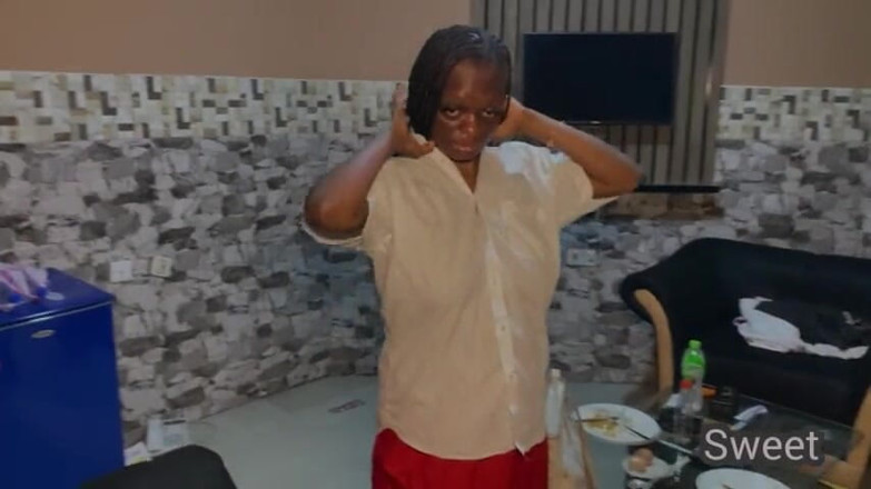 Naijasweetass: Pelajar bertetek besar mengongkek pengawal keselamatan zakar besar