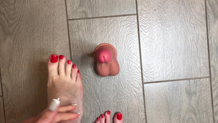 Homemade_Handjob: Sexy červené přibité nohy si hrají s robertkem
