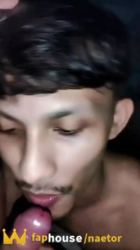 Làm tình bằng miệng trên Ladyboys.
