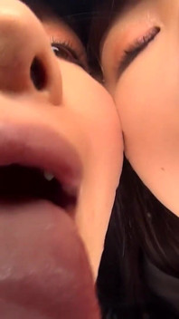 POV show s mokrým jazykem Mai Imai a Reia Hoshino Tě Láká v Pak Tě Promoč ve Slick, sladké struny slintajícího
