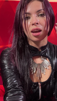 Anitta को कचरे की तरह अपने मुंह का उपयोग करना पसंद है