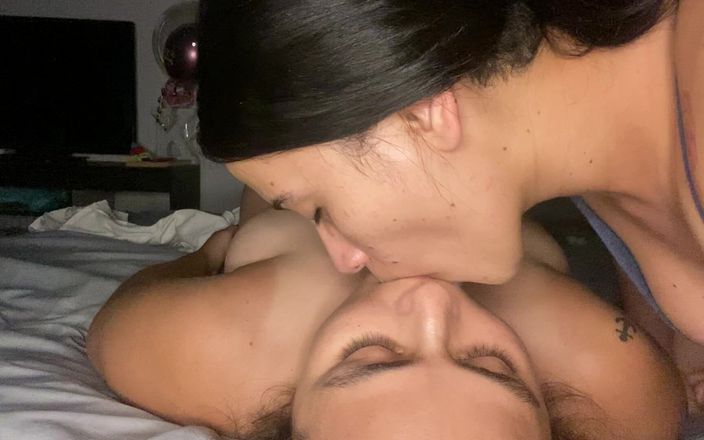 Zoe &amp; Melissa: Lesbian Sucks Me Deep My Huge Tongue