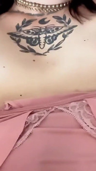 Linda chica trans se corre