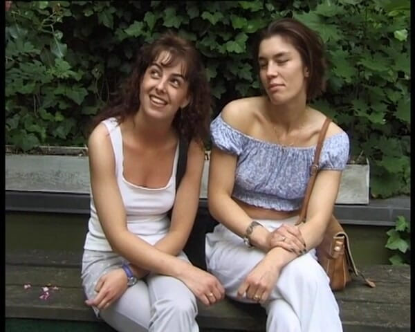 YOUR FIRST PORN: Lesbische Spiele dalam Der Badewanne - Permainan lesbian dalam tab mandi