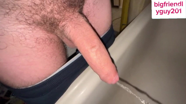 Bigbadfriendlyguy: Homem com pau grande e peludo urinando e gemendo