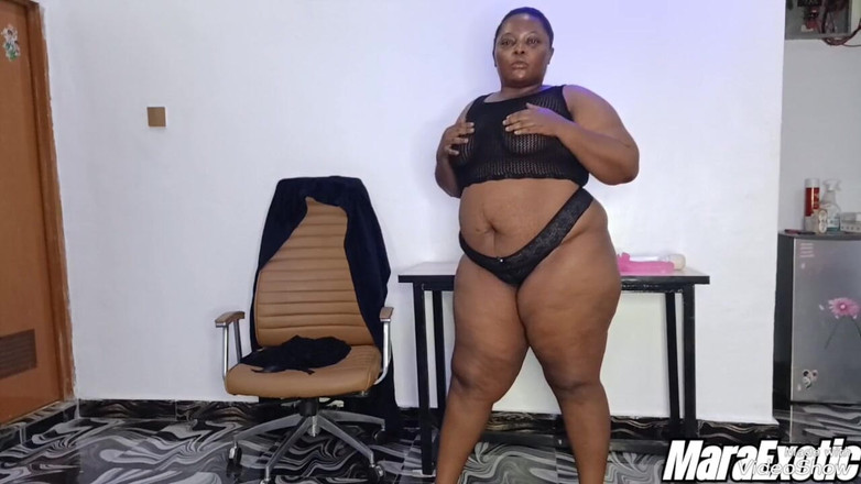 Mara Exotic: Murzynka Sweet Table Masturbacja i Squirt Rush - Mara Exotic