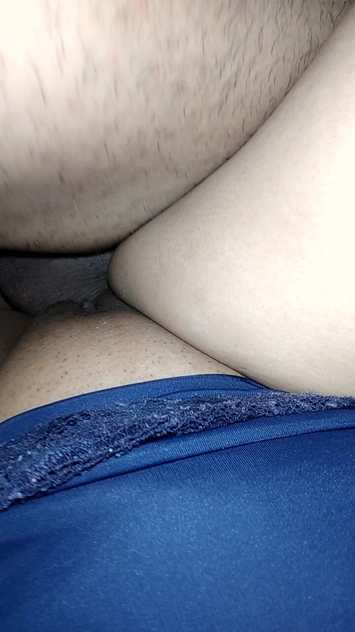 RealLoveX1: 丰满的黑发女郎让食者从侧面！